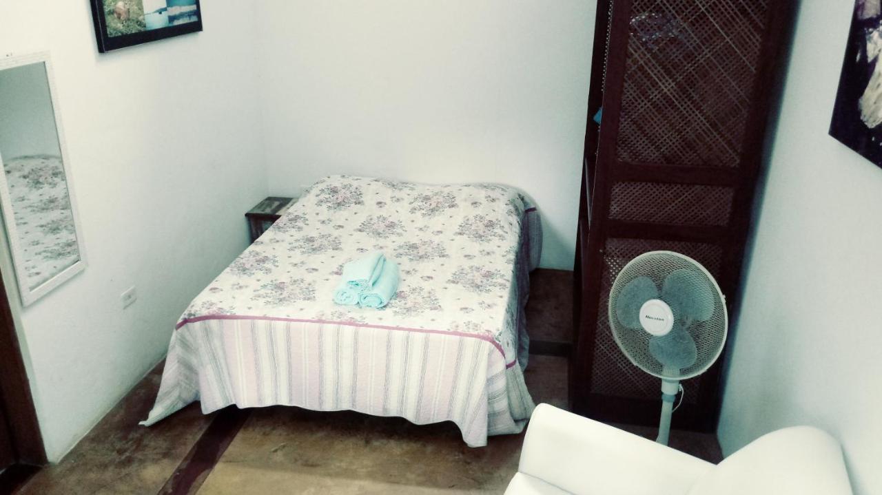 Lindas A Uma Quadra Da E Centro *